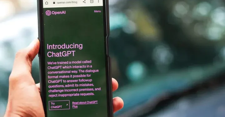 How to Use ChatGPT on iPhone and Android: Complete Guide